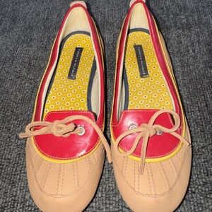 TOMMY HILFIGER ALPINE WOMEN'S SKIMMER BOAT SHOES SLIDES TAN RED Size 5.5